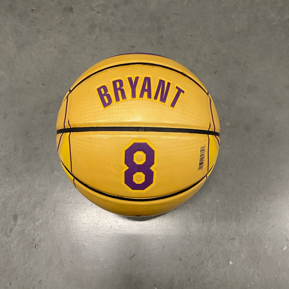 SPALDING KOBE BRYANT #8 WHITE JERSEY VERSION BASKETBALL RARE LOS ANGELES LAKERS